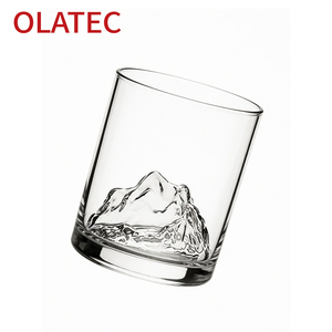 Bicchiere OLATEC Mountain View in vetro trasparente con paesaggio 3D inciso, soffiato a mano, articolo artistico per whisky, tè, caffè, disponibile in magazzino. - Product Image 3