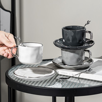 Ensembles de soucoupe en porcelaine OEM de luxe moderne et personnalisé le plus vendu meilleur cadeau tasses en céramique personnalisées
