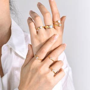 بيع بالجملة خاتم زركون كريستال للنساء من الفولاذ المقاوم للصدأ مطلي بالذهب على شكل قلب مستدير - Product Image 4