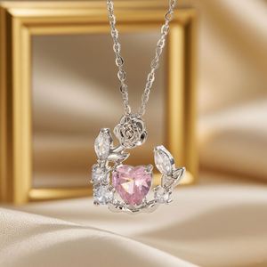Collier pendentif tendance en acier inoxydable plaqué or rose avec zircon rouge géométrique pour femme, chaîne de clavicule, bijoux - Product Image 3