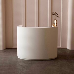 Moderna Scrivania Bianca Compatta per <span class=keywords><strong>Reception</strong></span>, Adatta per Uffici, Saloni, Spa e Ristoranti, Costruzione in Legno Resistente con Ripiani Portaoggetti - Product Image 2