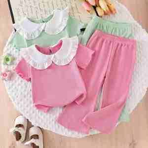 Completo estivo da bambina con colletto a bambola, maniche corte e pantaloni a zampa, due pezzi, grazioso ed elegante outfit per neonata - Product Image 1