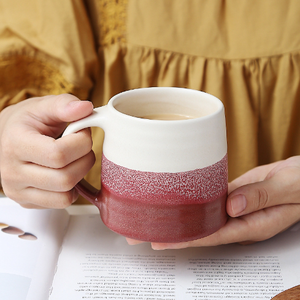 Mug à café en céramique bicolore au design minimaliste et motif dessin animé, couleur sous-glaçure, compatible lave-vaisselle et micro-ondes, personnalisable, cadeaux d'affaires - Product Image 3