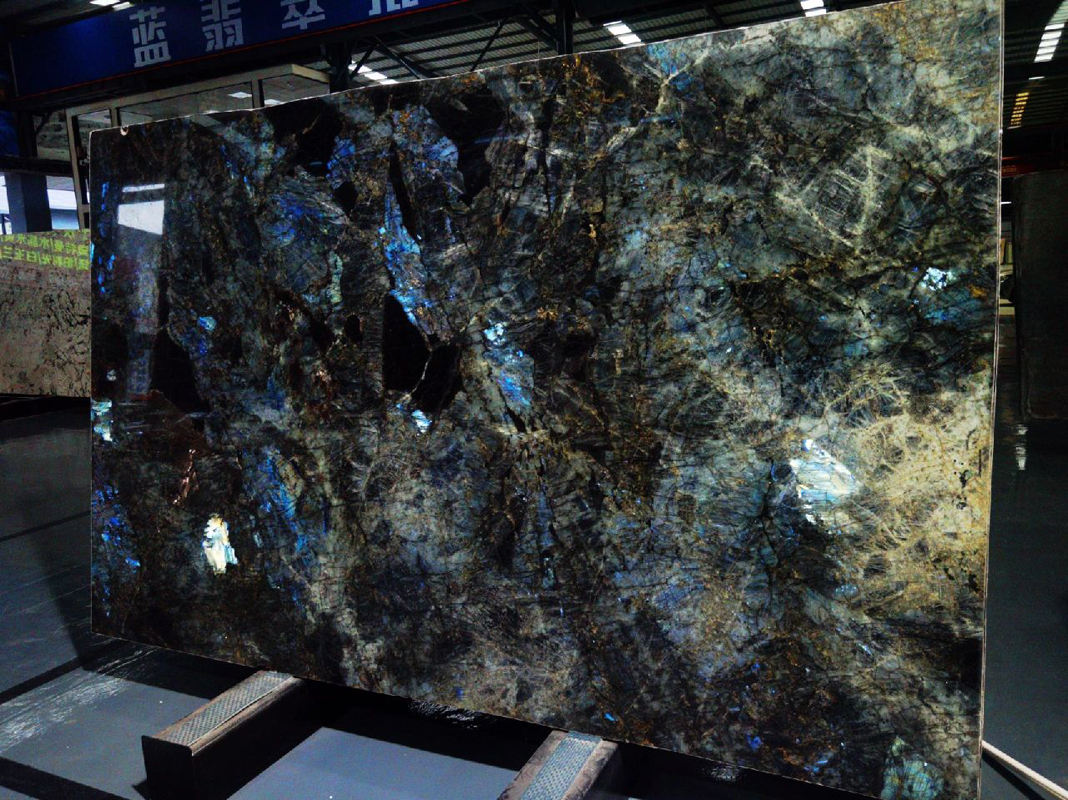 หินอ่อนลาบราโดไรต์สีน้ำเงิน