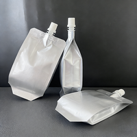 Pochette à bec verseur en aluminium imprimée en taille personnalisée, scellée sur quatre côtés, étanche et refermable pour emballage de liquides (lait)