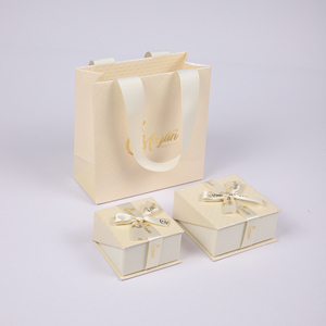 ถุงกระดาษ SUNNY PACK สำหรับนักช้อปเครื่องประดับ พร้อมหูหิ้วริบบิ้น วัสดุพิเศษเนื้อสัมผัสหรูหรา สำหรับใส่เครื่องสำอาง ขวดน้ำหอม และเครื่องประดับ - Product Image 3