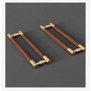 Poignée de porte en laiton massif sur mesure, finition noyer naturel, robuste, pour portes d'entrée de luxe modernes et grandioses - Product Image 1
