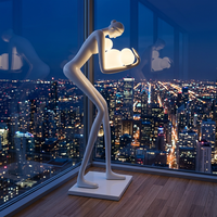 Grande sculpture en fibre de verre pour décoration de centre commercial, mobilier de salon, sculpture abstraite de fille tenant une boule, pour décoration de chambre