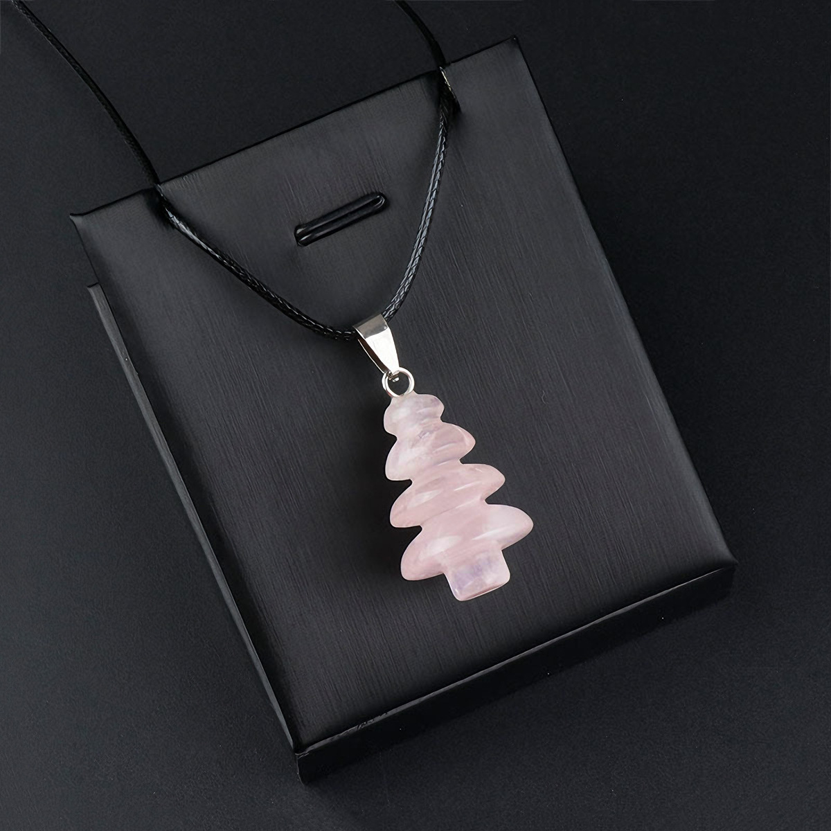 Cristal rose avec corde