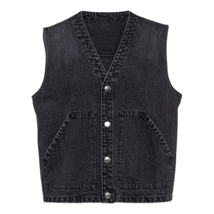 เสื้อกั๊กยีนส์สีดำแบบซีดจางทรงโอเวอร์ไซส์ คอวี แขนกุด ติดกระดุม สำหรับผู้ชาย - Product Image 2