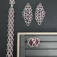 Ensemble de bijoux en cuivre plaqué or de luxe chic inspiré des designers Honggang avec détails en zircon exquis