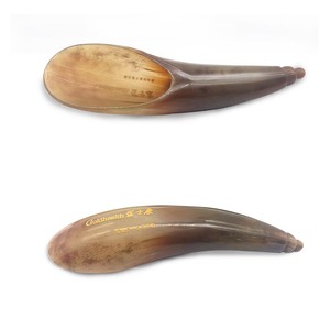 Planche de massage Gua Sha en corne naturelle Goldhealth, outil de massage manuel pour le corps, le cou et le drainage des méridiens. - Product Image 1