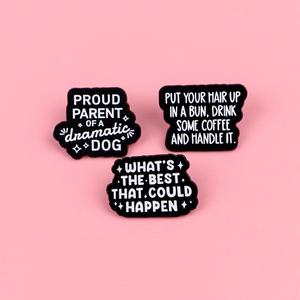 เข็มกลัดลายการ์ตูนคำคมภาษาอังกฤษน่ารัก เข็มกลัดโลหะ เครื่องประดับแฟชั่น ตกแต่งกระเป๋าเสื้อผ้า อุปกรณ์เสริมตกแต่ง มีสินค้าพร้อมส่ง - Product Image 1