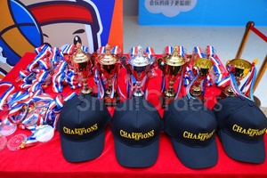 Trofeo Personalizzato in Metallo e Resina per Eventi Sportivi, Riconoscimenti Aziendali e Competizioni Scolastiche con Logo - Product Image 3