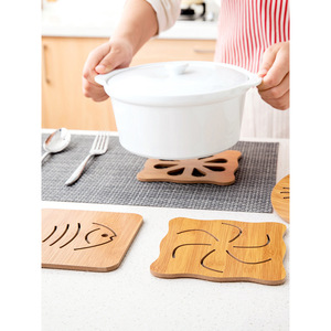 Sous-verre en bois de forme irrégulière, dessin animé, résistant à la chaleur, pour tasses et bols, idéal pour la cuisine - Product Image 1