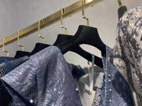 Lavinia haute qualité en gros antidérapant marron noir velours cintres en plastique avec logo large épaule vêtements de mariée cintre