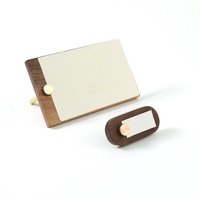 MAXERY Luxe Porte-cartes de visite en bois de noyer avec vis en laiton moleté, support de bureau pour cartes postales et photos, pour la décoration de bureau et d'hôtel
