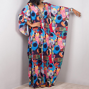 Abstrakter Tierdruck Fledermausärmel Kaftan Strandkleid Damen V-Ausschnitt Lockerer Maxi-Umhang Weich Leichtgewichtig für den Strand - Product Image 6