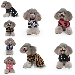 Sıcak satış dört bacaklı Pet köpek noel pijama pazen soğuk hava sıcak tulum köpekler için kış ceket Hoodies Polyester baskı