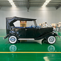 Voiture électrique rétro classique noire tendance avec auvent noir, carrosserie rétro brillante, conduite éco-responsable et personnalisable avec photo