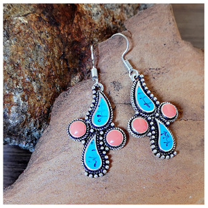 Orecchini pendenti con piume dipinte per donna, stile etnico vintage, accessori per l'uso quotidiano - Product Image 4