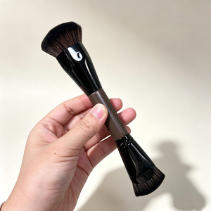 Brocha de Maquillaje Profesional Marrón YRX, Logotipo Personalizado OEM, Pelo Sintético, Brochas de Maquillaje Individuales de Lujo 2 en 1, Densas y Profesionales - Product Image 2