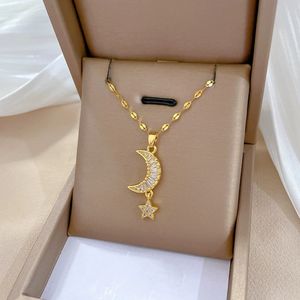 Collar con Colgante Minimalista en Forma de Luna con Micro Pavé de Diamantes en Oro de 18K para Mujer, Regalo de Cumpleaños - Product Image 3