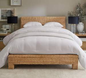 Muebles de Dormitorio de Estilo Clásico, Mezcla de Materiales Tejidos de Ratán y Madera, Cama con Base de Plataforma - Product Image 1