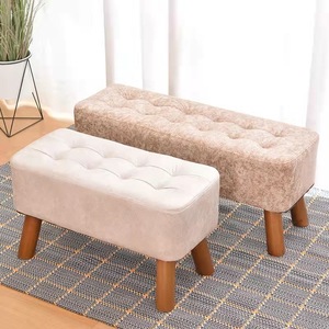 Tabouret moderne capitonné avec pieds en bois, ottoman de salon, banc à chaussures pour usage domestique - Product Image 1