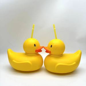 Commercio all'ingrosso personalizzato 1000ml anatre <span class=keywords><strong>gialle</strong></span> PP bicchieri di plastica di grandi dimensioni per feste da cortile tazze di succo di paglia bevande festival all'aperto - Product Image 6
