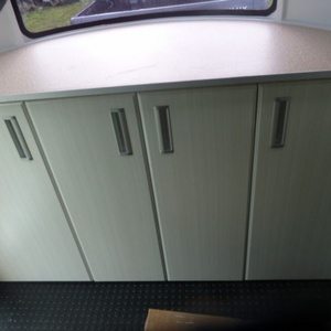 Remorque de luxe pour 2 chevaux à chargement oblique, 4 roues, auvent rétractable, châssis en acier allié, transporteur équin haut de gamme, remorque alimentaire tractable, garantie 1 an - Product Image 3