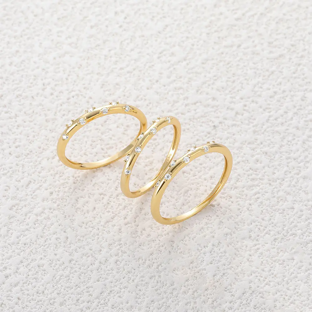 Cincin Moissanite mewah ringan, cincin pernikahan berlapis emas bintang zirkon putih kecil bertatahkan perak murni 925