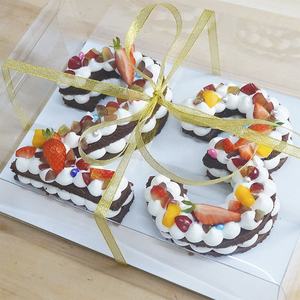 Boîte d'emballage pour <span class=keywords><strong>gâteau</strong></span> en plastique transparent rectangulaire de luxe, vente chaude, boîte à <span class=keywords><strong>gâteau</strong></span> <span class=keywords><strong>transparente</strong></span> pour le <span class=keywords><strong>transport</strong></span>, alphabet - Product Image 1