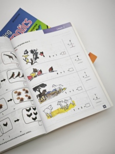 Impresión de Libros de Texto de Matemáticas para la Compreensión de la Matemática en Nigeria, África - Product Image 3
