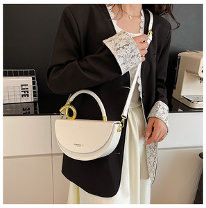 Nuova <span class=keywords><strong>Borsa</strong></span> di Lusso 2025 per Donne, <span class=keywords><strong>Borsa</strong></span> <span class=keywords><strong>a</strong></span> Mano Semicircolare in Pelle PU, Elegante <span class=keywords><strong>Borsa</strong></span> <span class=keywords><strong>a</strong></span> Spalla da Donna di Design - Product Image 4