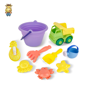 Ensemble de jouets de plage pour enfants, 9 pièces, kit de jeu de sable en caoutchouc souple avec seau, camion, pelle, râteau, arrosoir et moules d'animaux - Product Image 1