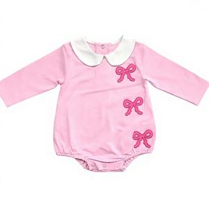 Précommande Combinaison bébé fille à manches longues rose avec nœud en spandex/coton biologique à fermeture éclair Printemps SANS MOQ Vêtements pour bébés - Product Image 1
