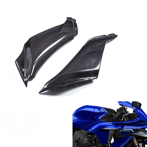 แผงข้างคอนโซลคาร์บอนไฟเบอร์สำหรับ Yamaha YZF-R1 ปี 2020-2025 - Product Image 1