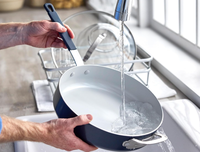 Poêle à frire antiadhésive avec couvercle en verre, compatible induction, poignée en silicone anti-chaleur, facile à nettoyer, passe au lave-vaisselle et au four