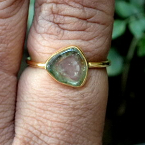 แหวนเงินแท้ 925 ทำมือ ประดับด้วยทัวร์มาลีนสีแตงโมธรรมชาติ ชุบทอง 18K เครื่องประดับคุณภาพสูง แบบฝังช่อง ดีไซน์ชาติพันธุ์ สำหรับทุกเพศ เหมาะสำหรับงานปาร์ตี้ - Product Image 3