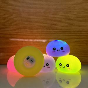 Juguete Decorativo de Dumpling Realista Luminoso, Simulación de Bollo al Vapor, Luz Nocturna, Juguete Antiestrés - Product Image 2