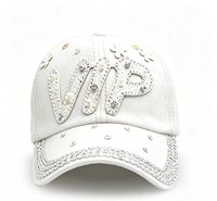 Casquette en jean avec lettres VIP 3D entièrement ornées de strass et petit accent floral blanc, plusieurs couleurs disponibles, vente en gros