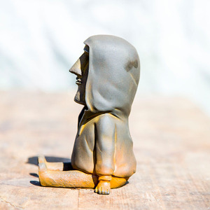 Statue Moai créative en polyrésine faite à la main, figurine <span class=keywords><strong>de</strong></span> tête <span class=keywords><strong>de</strong></span> l'île <span class=keywords><strong>de</strong></span> Pâques peinte à la main avec capuche, 13 cm, pour décoration intérieure, collection d'art, cadeau - Product Image 4