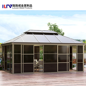 Overdekte tuinpaviljoen met aluminium stalen poedercoating, gemotoriseerde lamellen en schuifdeur van glas. - Product Image 2