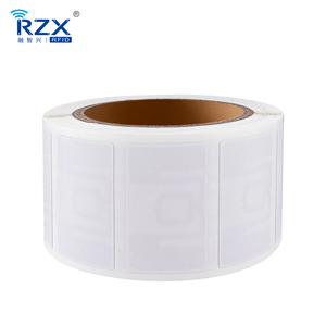 Étiquettes RFID UHF personnalisables haute performance pour la logistique et le suivi des actifs - Product Image 2