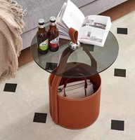 Table basse moderne pour salon, petite, ronde, avec structure en métal et plateau en cuir, design d'angle intelligent, disponible en blanc/noir/orange