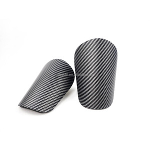 <span class=keywords><strong>Espinilleras</strong></span> de Fútbol Profesionales Más Vendidas con Forro de Espuma EVA Suave, Patrón de Carbono, Material PP, Ajuste Seguro - Product Image 1