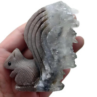 Boheng Grappe de quartz naturel transparent sculptée à la main en forme d'écureuil, figurine animale en cristal poli pour la décoration intérieure