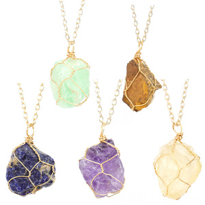 Natural <span class=keywords><strong>rock</strong></span> quartzo pingente colar irregular cristal envolvido ouro thread chakra gemstone jóias para as mulheres - Product Image 2