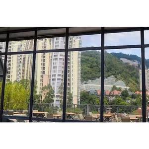 Film teinté pour vitres de bâtiment à haute réflexion, effet chrome, vision unidirectionnelle, rejet IR, auto-adhésif, pour applications architecturales - Product Image 6